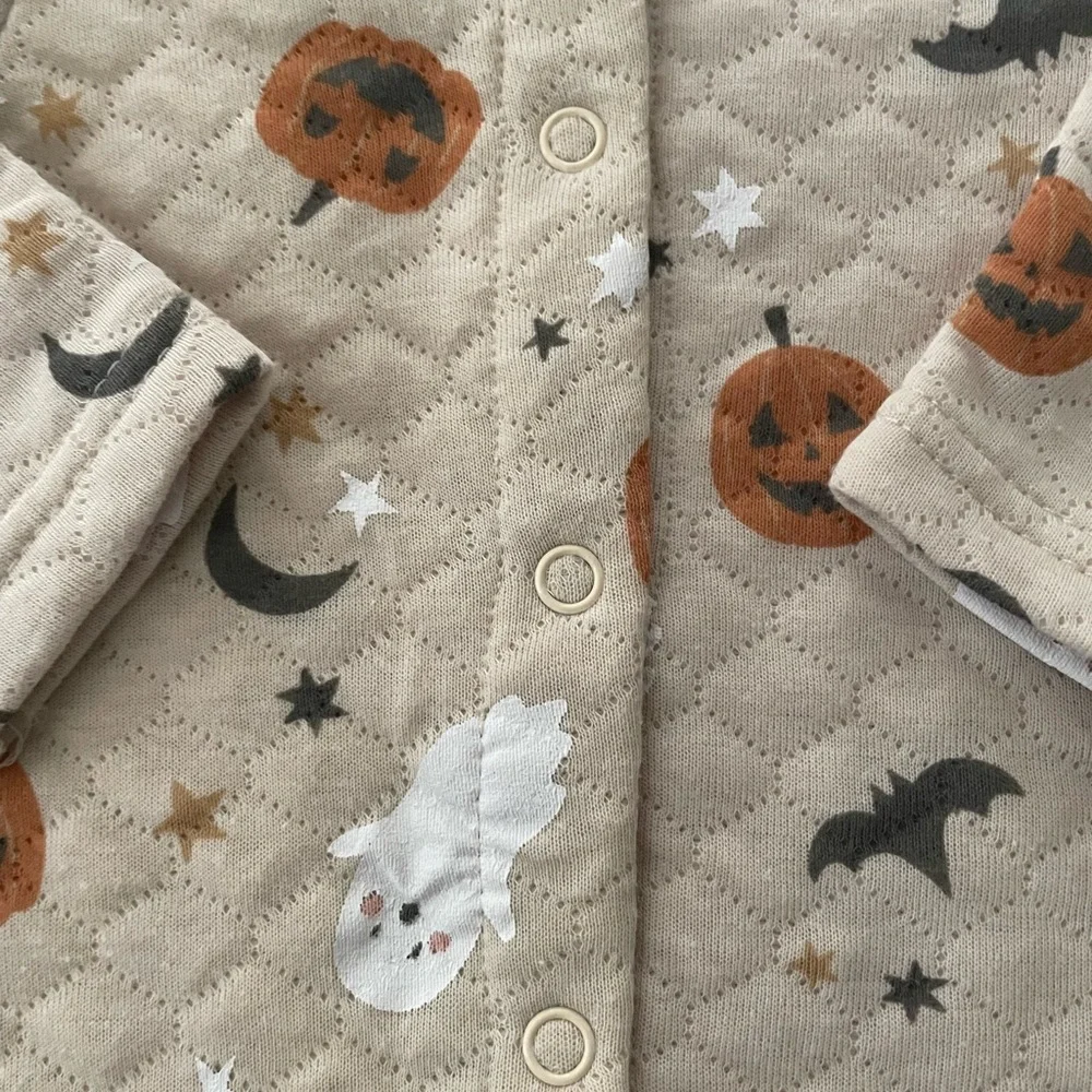 Lila And Jack Halloween One Piece Snap Button Footed Sleeper Size 0-3m in cream